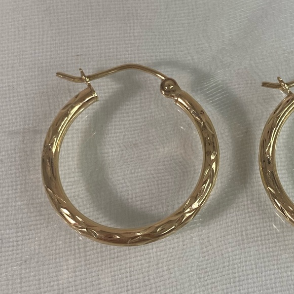14K YELLOW GOLD etched hoop earrings REAL GOLD - Picture 6 of 14